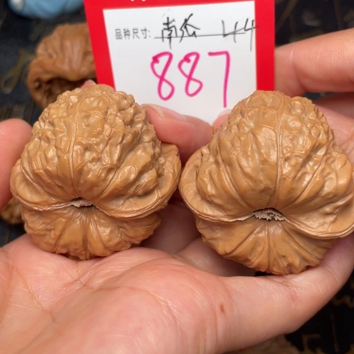 吊坠桃核文玩了吗