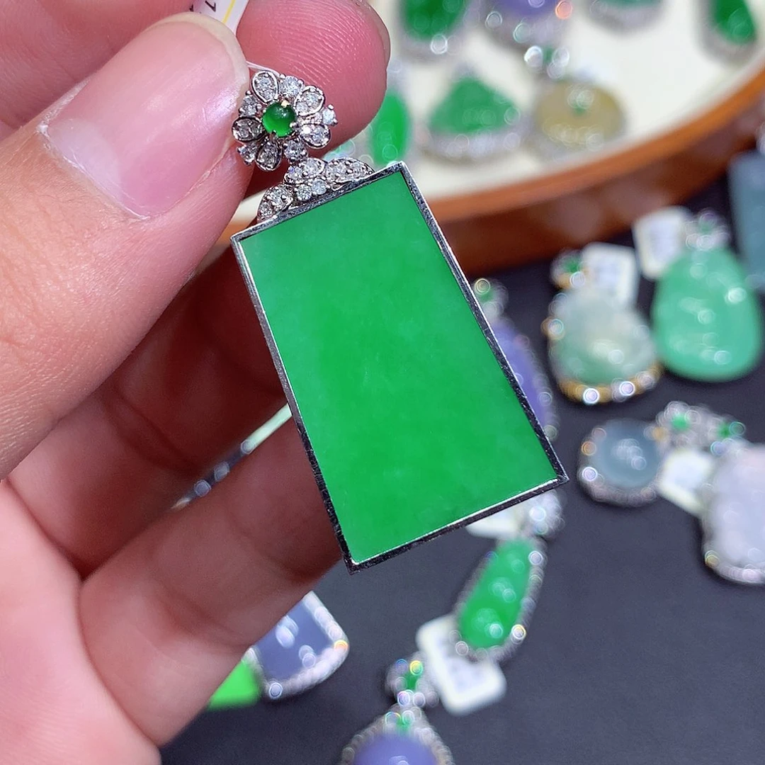 翡翠吊坠(不含链)18K金镶嵌