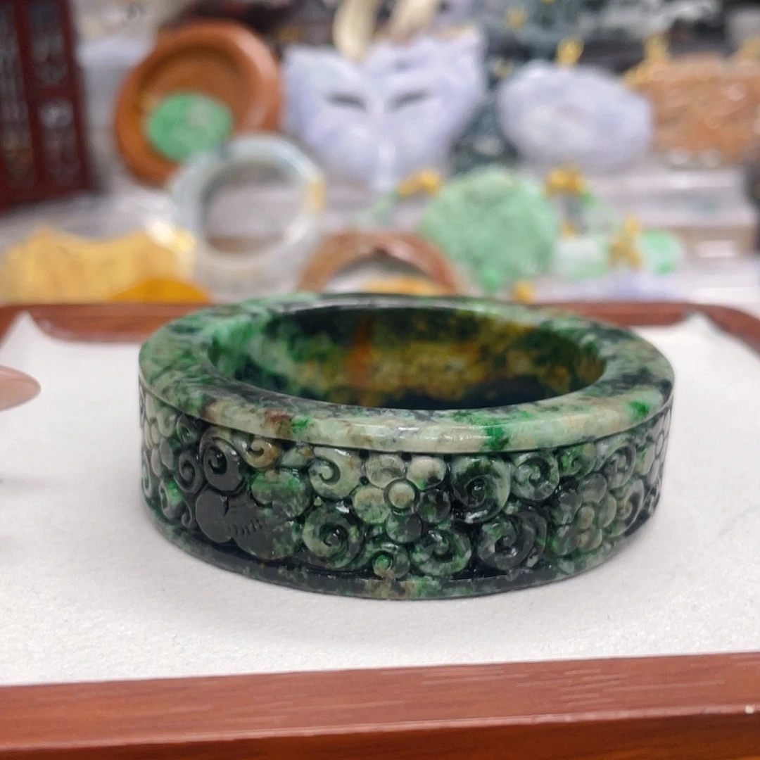 福***u翡翠未镶嵌颈饰手镯