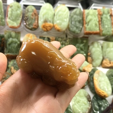 珍***贝和田玉未镶嵌把件