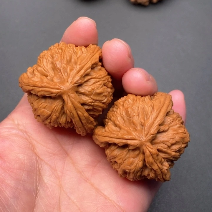 吊坠文玩核桃牵****步