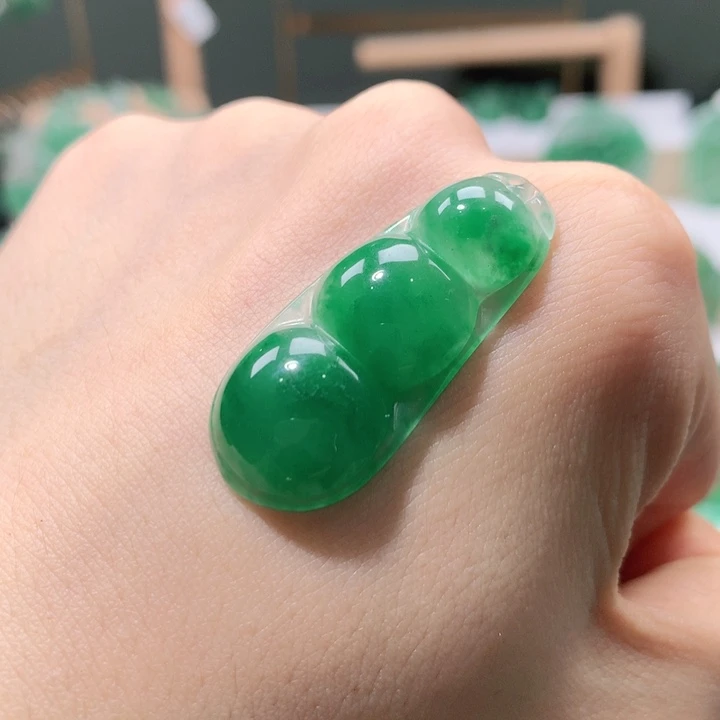 石英质玉未镶嵌颈饰开***耶天然非洲翠