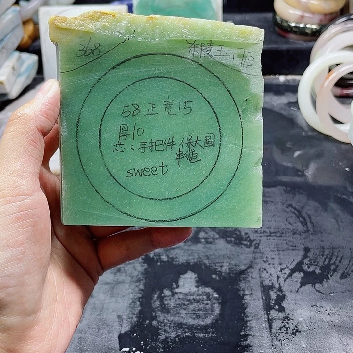 石英质玉未镶嵌手镯定制