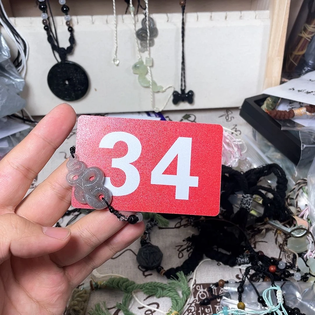 蛇纹石玉颈饰合金