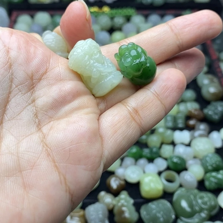 清***尘和田玉未镶嵌颈饰