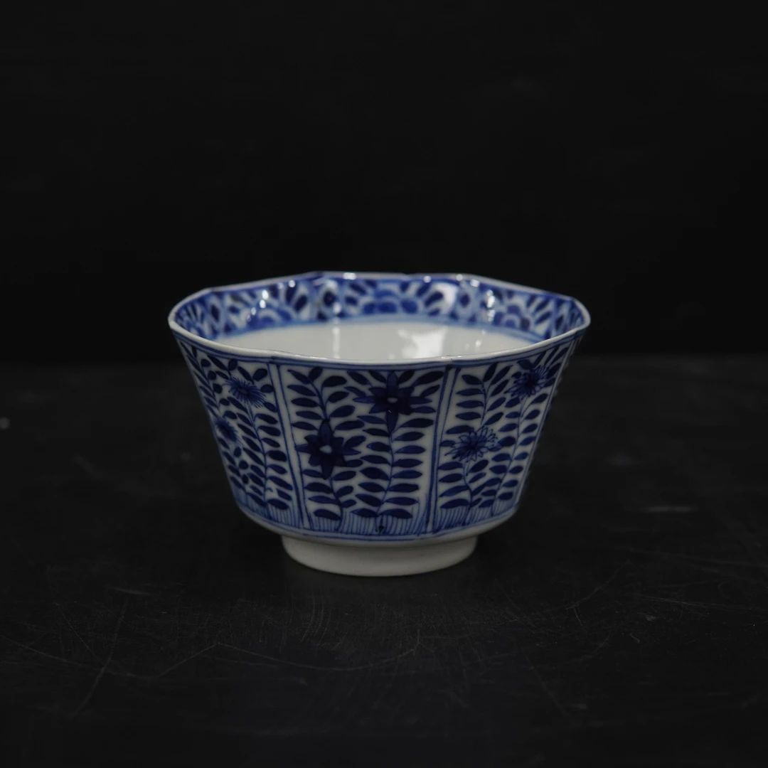GF00013青花开窗折枝花纹八方杯