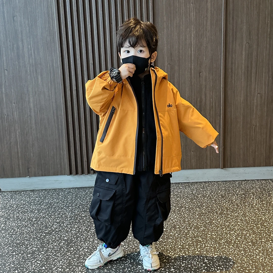 男童秋装冲锋衣外套2025新款潮痞帅儿童秋冬款男孩内胆三合一上衣