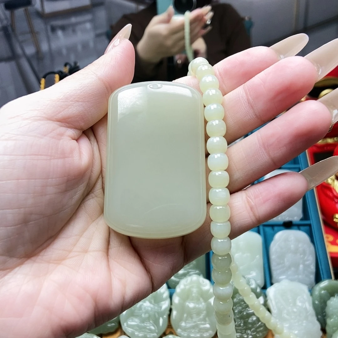 和田玉颈饰未镶嵌胡****吃