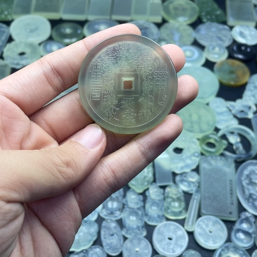 岫玉未镶嵌颈饰山鬼