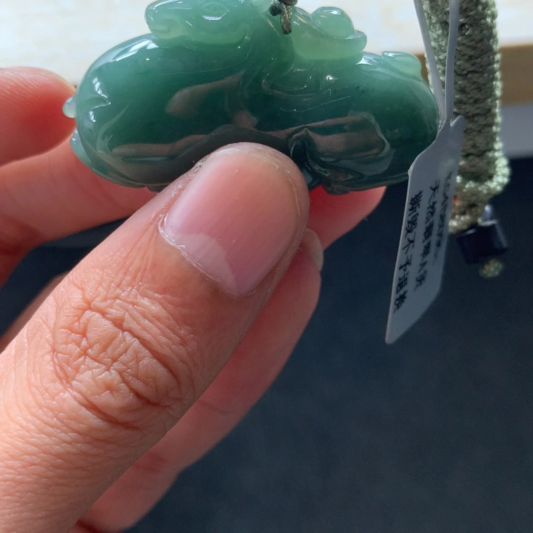 翡翠未镶嵌颈饰吊坠