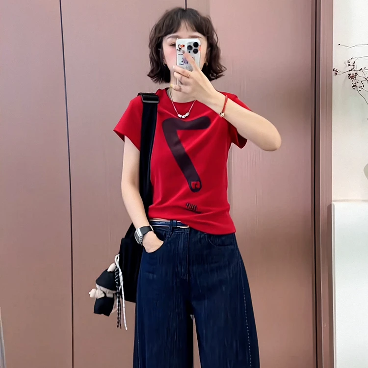 红色设计短袖上衣女新款别致夏季白酒年简约恤显t印花独特2025感