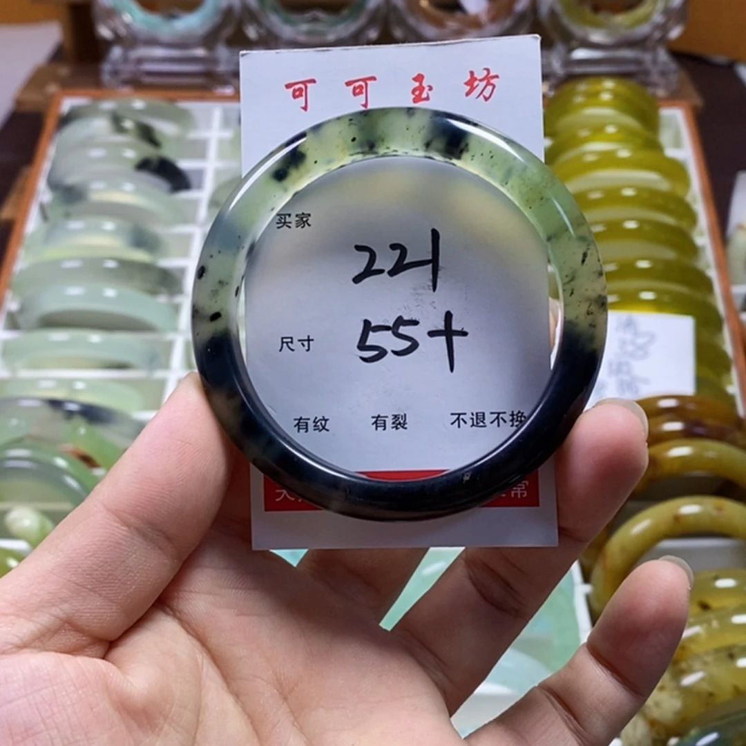 【闪购商品】蛇纹石玉手镯未镶嵌小****?