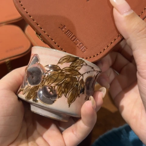 景德镇鱼和熊手工陶艺