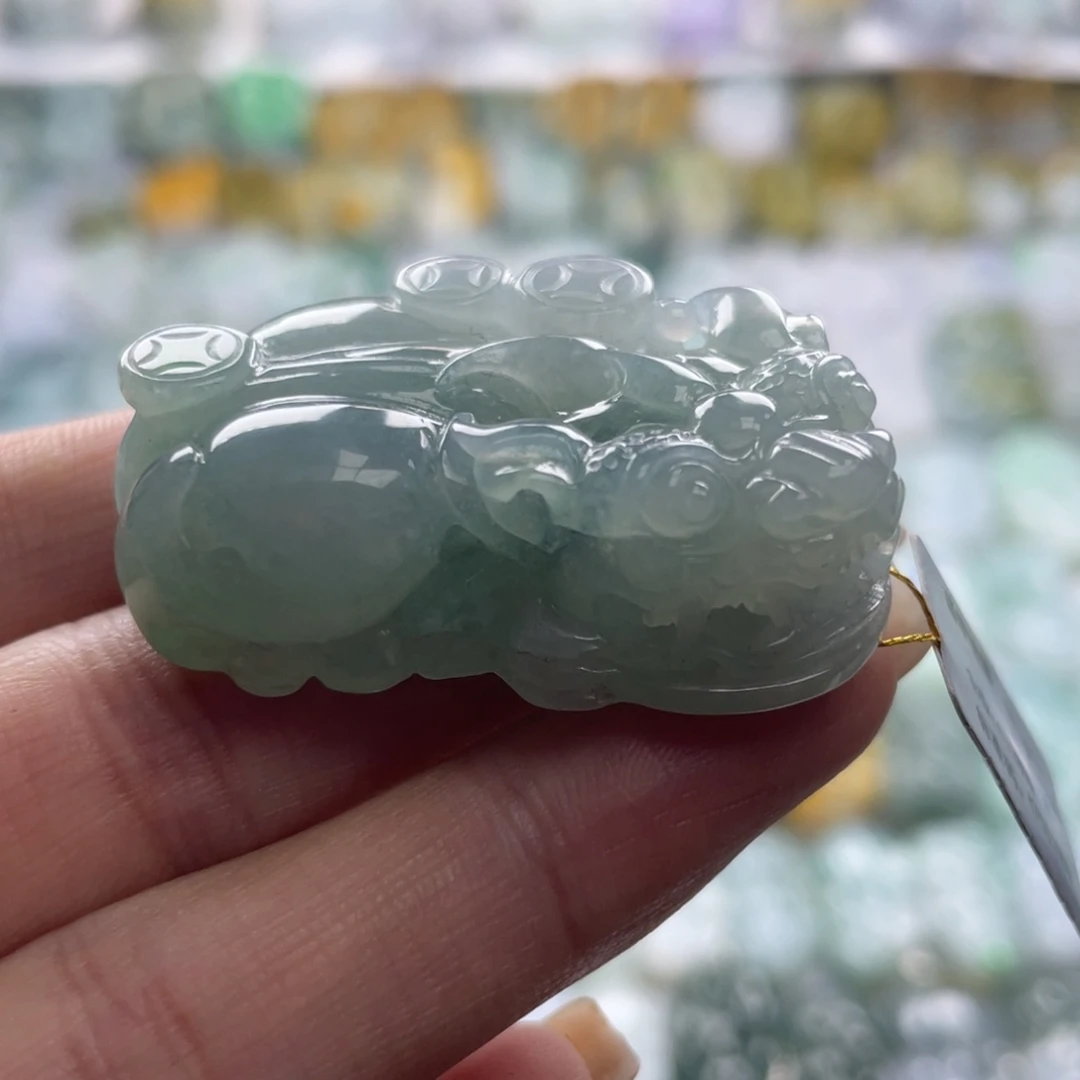 翡翠未镶嵌颈饰貔貅