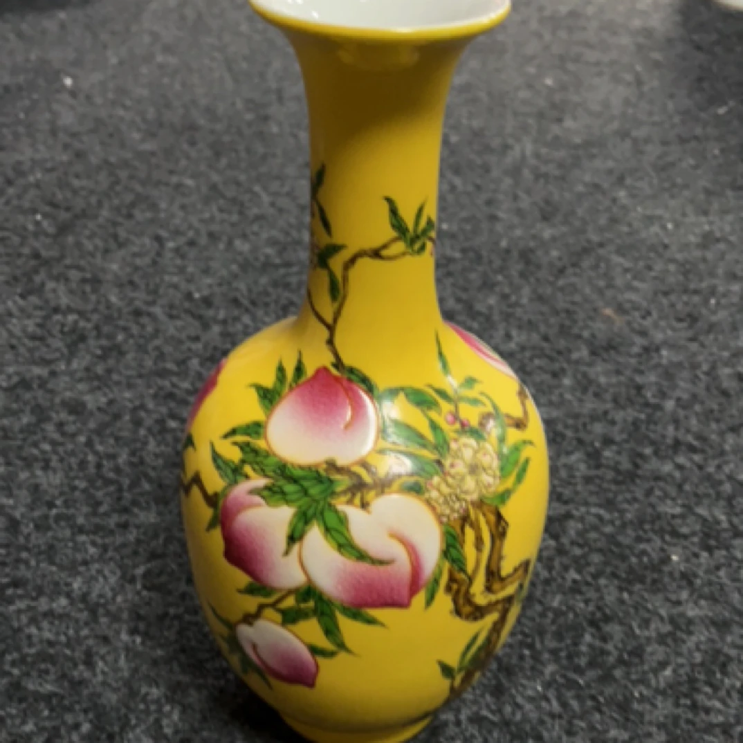 帝王黄寿桃赏瓶手绘