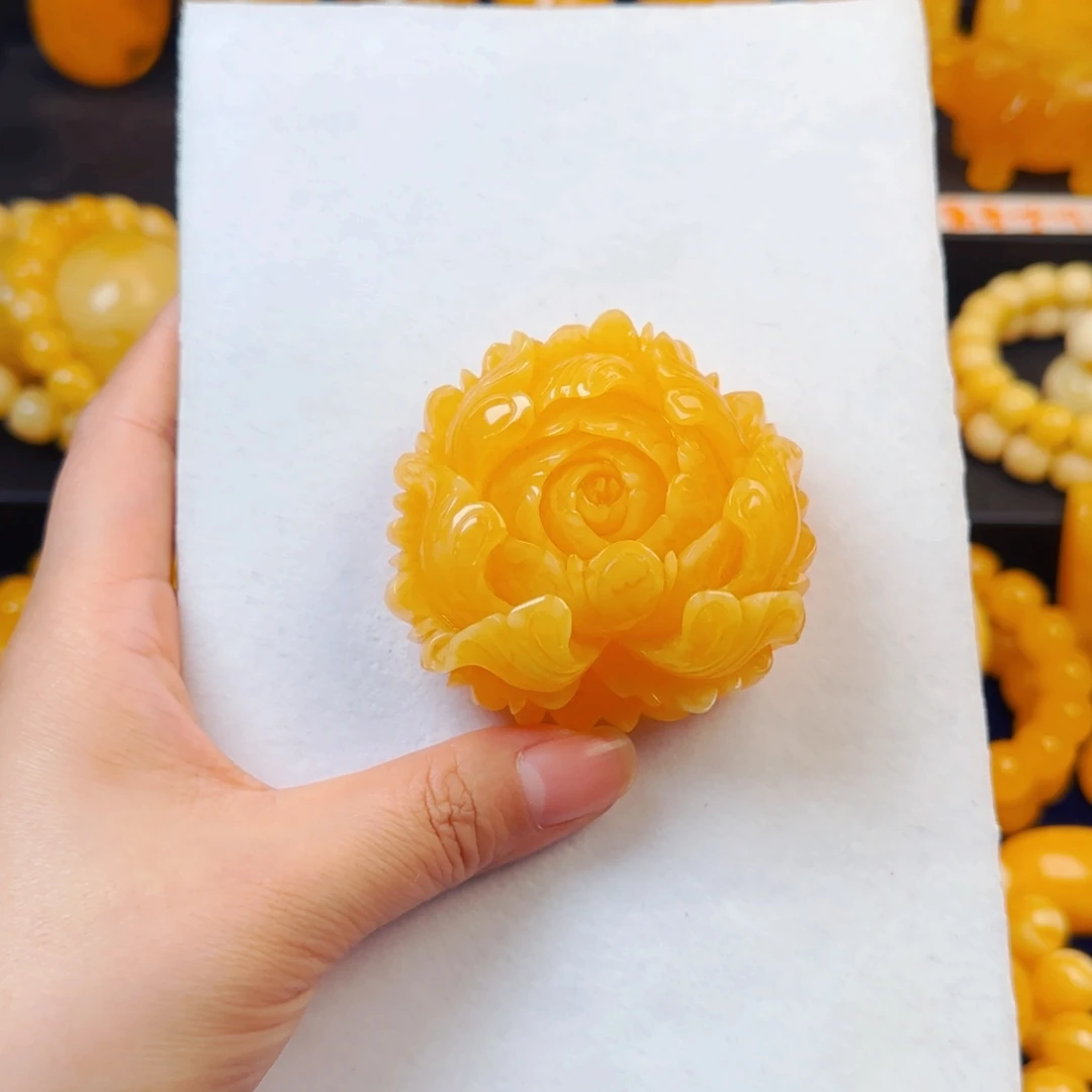 蜜蜡未镶嵌颈饰牡丹花吊坠