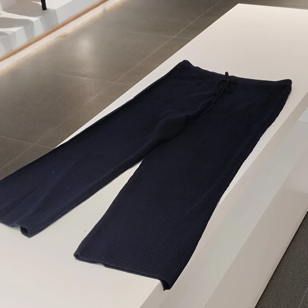 鹿王羊绒 女士外穿羊绒裤宽松抽条系列 红色 藏蓝色两款裤长89cm