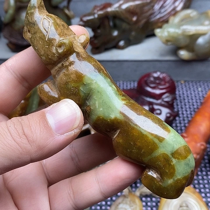 未镶嵌蛇纹石玉颈饰