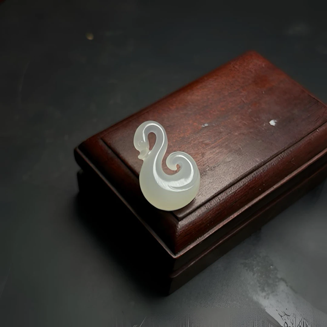 天然和田玉手工雕刻小天鹅吊坠女士百搭长25宽15厚7左右