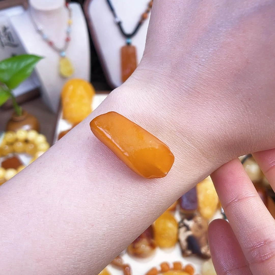 未镶嵌琥珀珠宝奇石