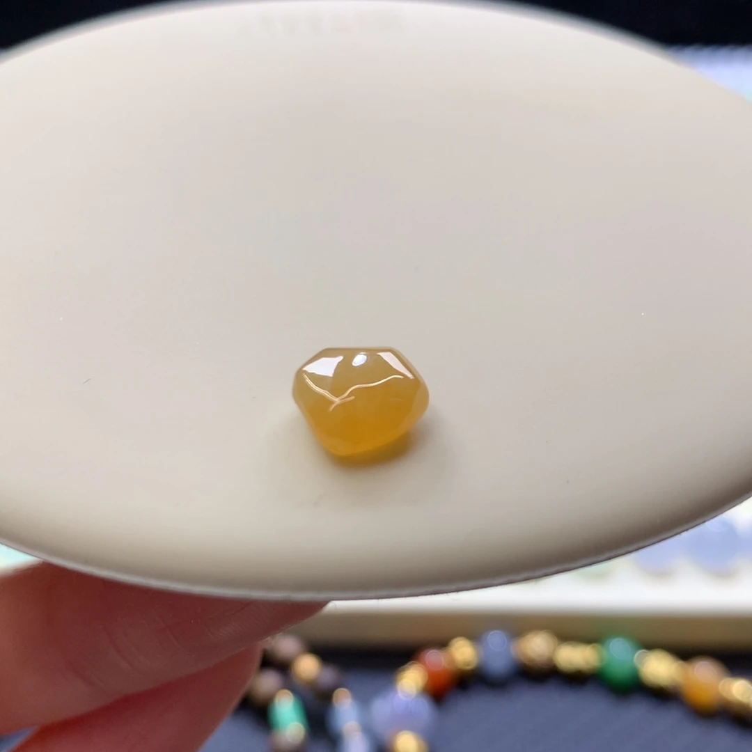 定制翡翠未镶嵌 毛货抛光定制 黄翡随形