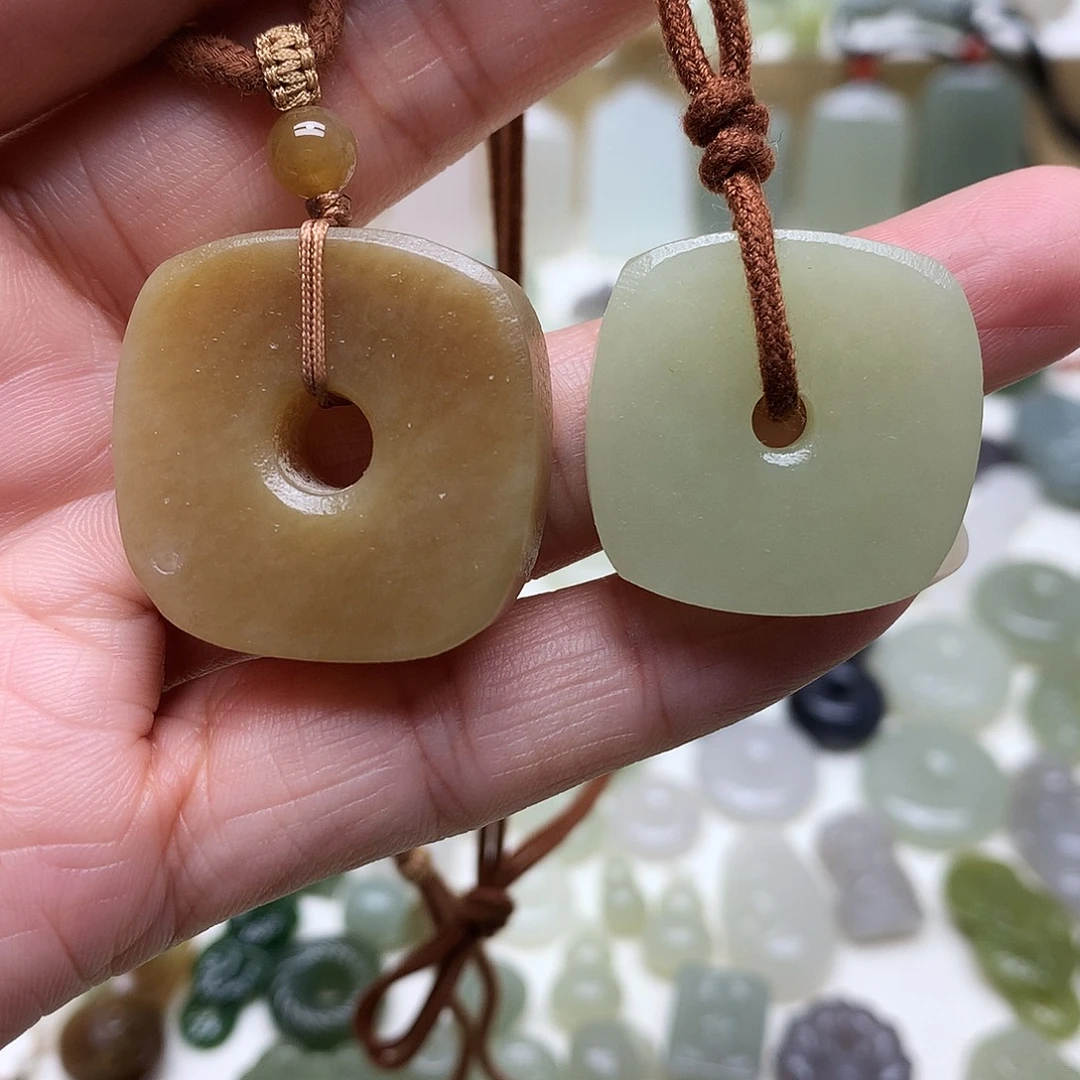 和田玉未镶嵌颈饰多样发一