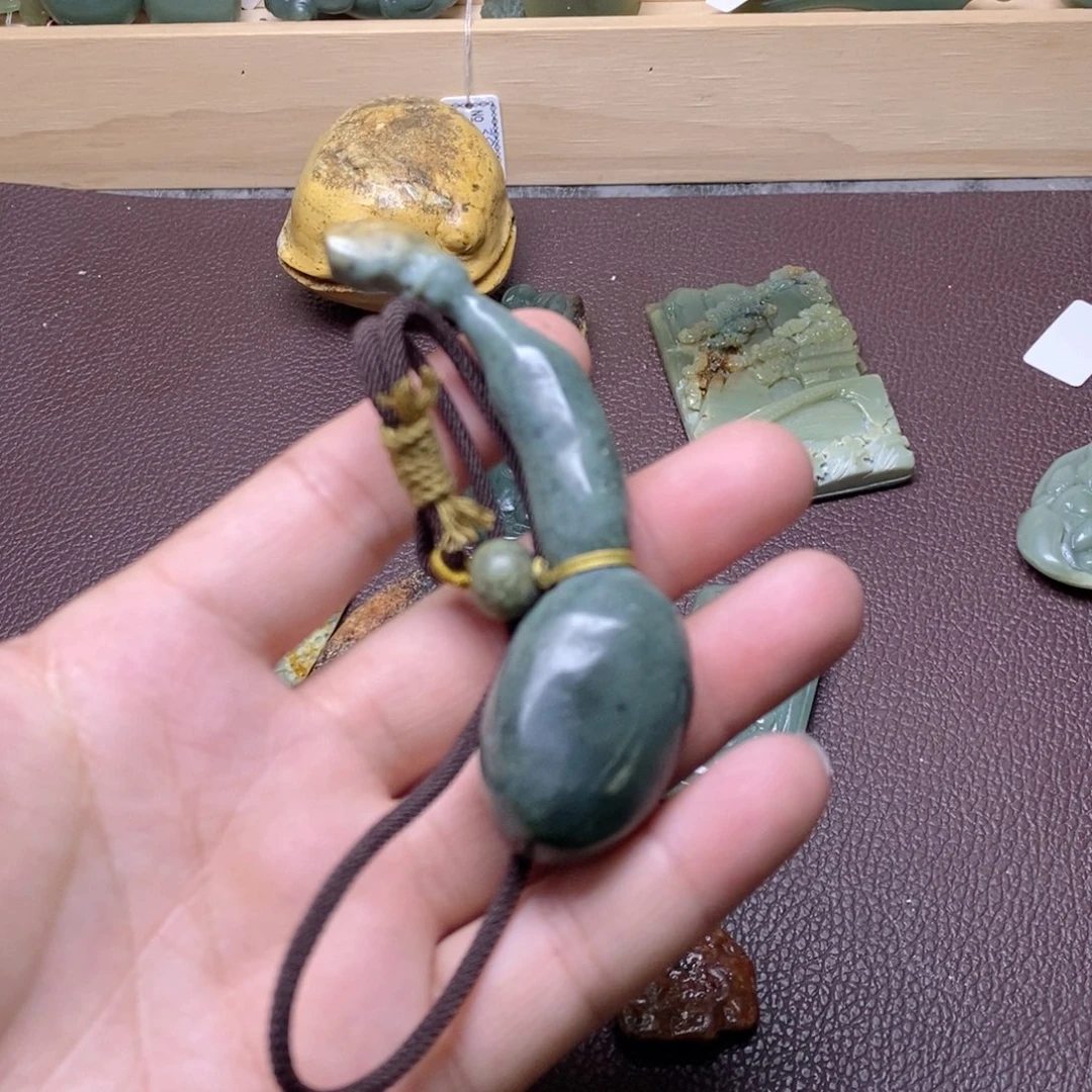 岫岩河磨玉（透闪石质玉）挂件未镶嵌