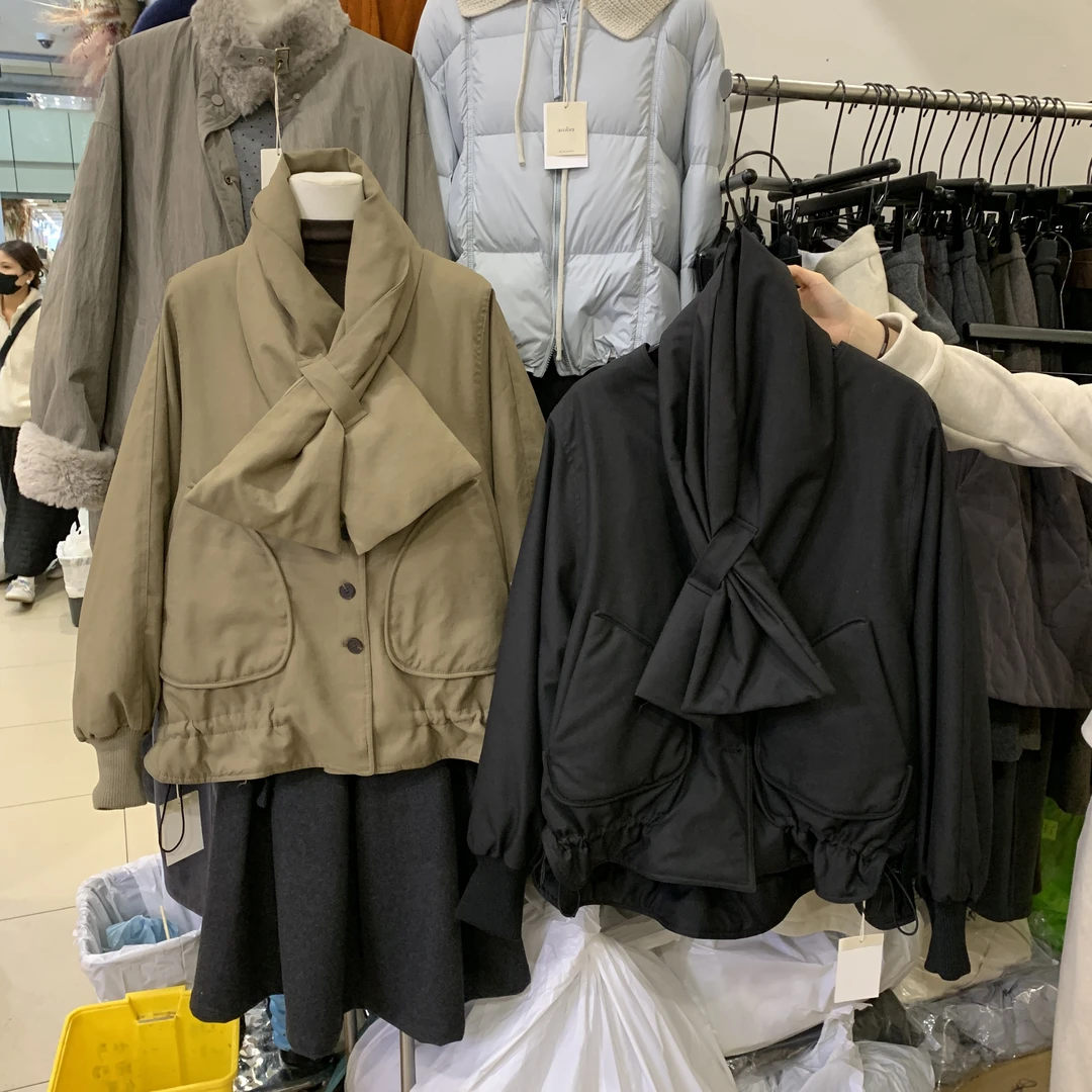 【奥莱撤柜】韩系设计感白鸭绒外套配围脖女2025冬宽松显瘦花瓣羽绒