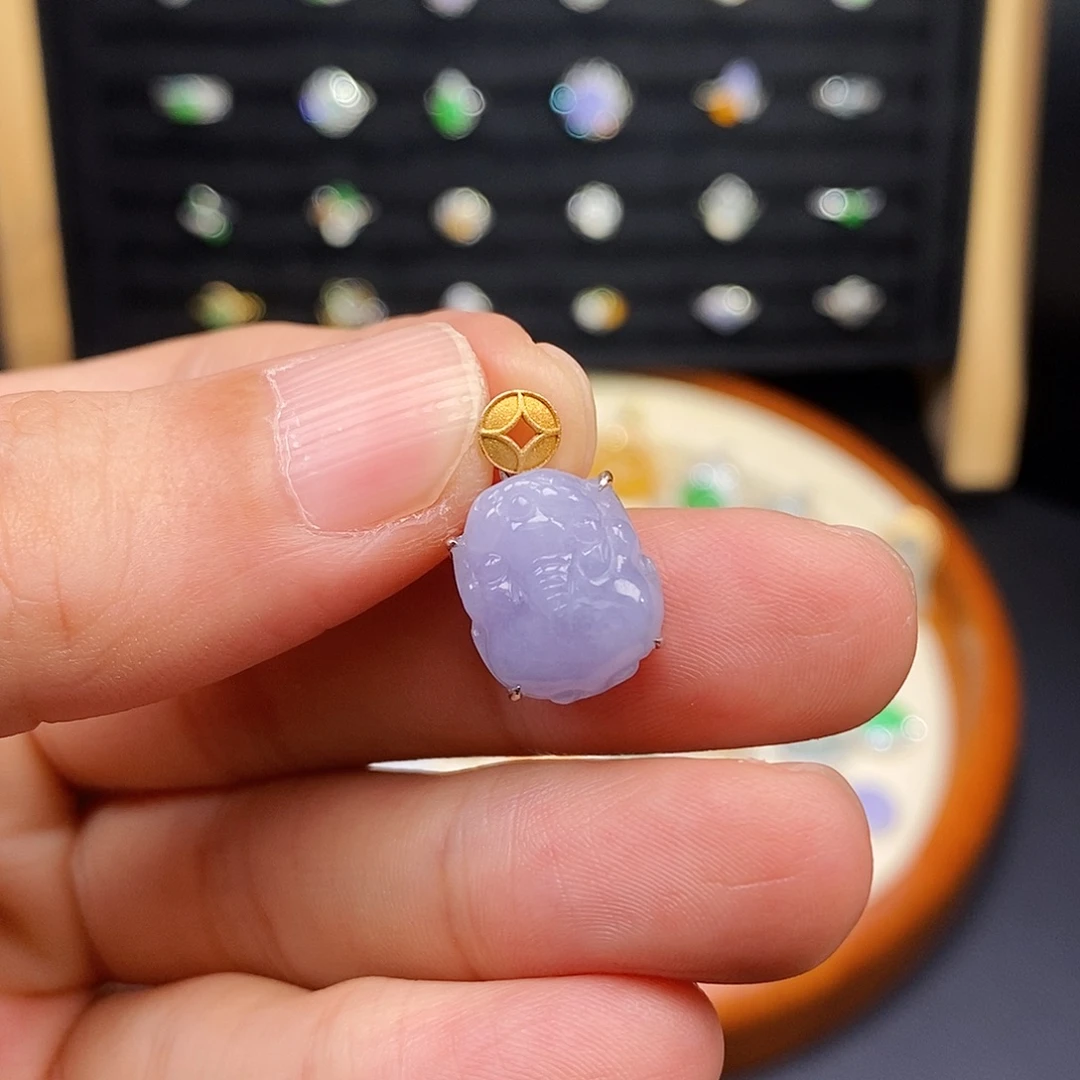 颈饰18K金镶嵌翡翠貔貅