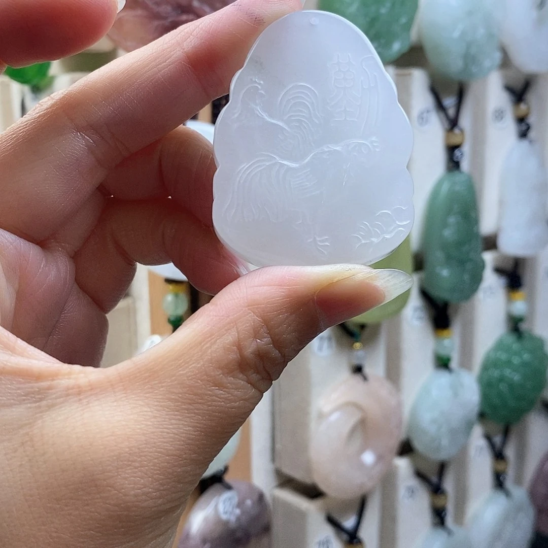 颈饰未镶嵌石英质玉（金丝玉）