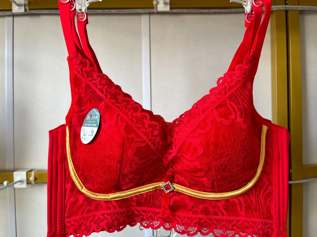 #003女士内衣红色蕾丝透气网纱性感无痕舒适小胸
