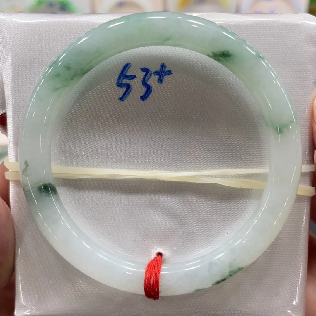 翡翠手镯未镶嵌翡翠手镯