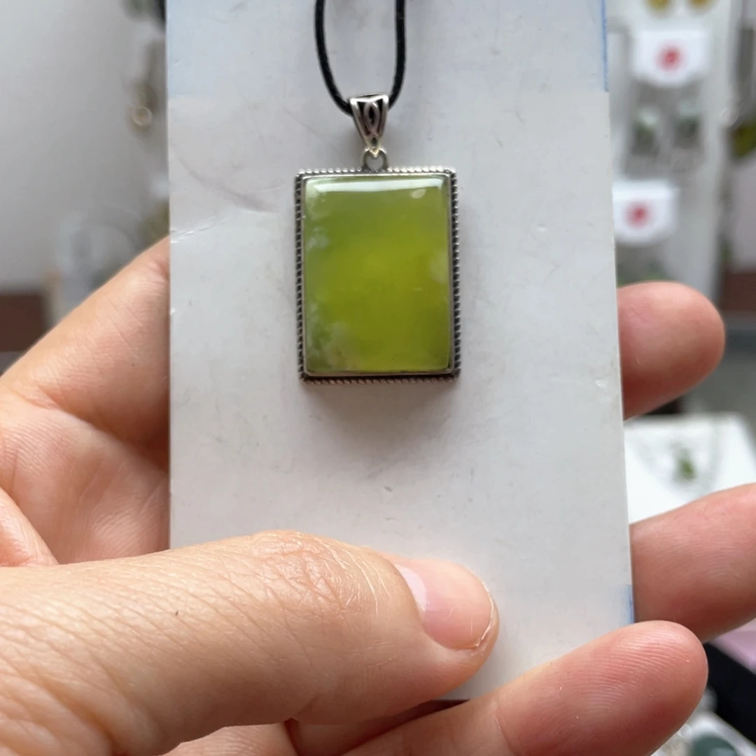 1***8蛇纹石玉未镶嵌吊坠