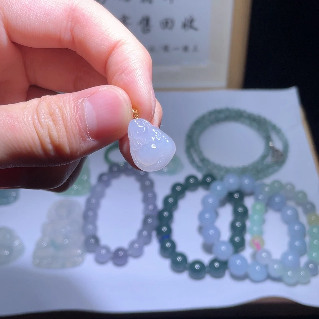 翡翠18K金镶嵌颈饰吊坠