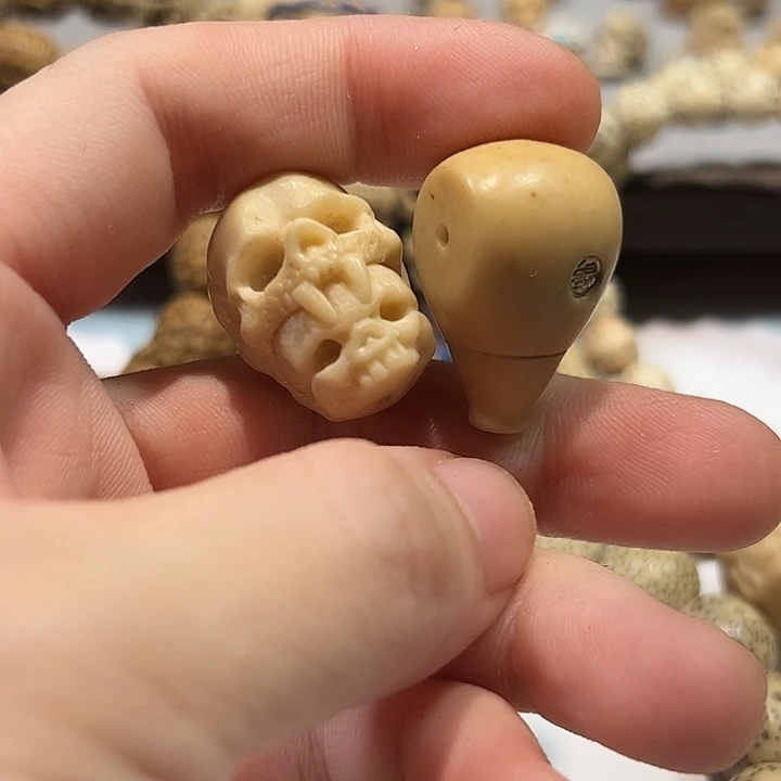 @***哥星月菩提吊坠牙果雕刻配饰