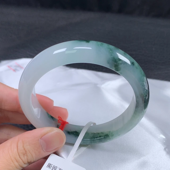 翡翠未镶嵌手镯