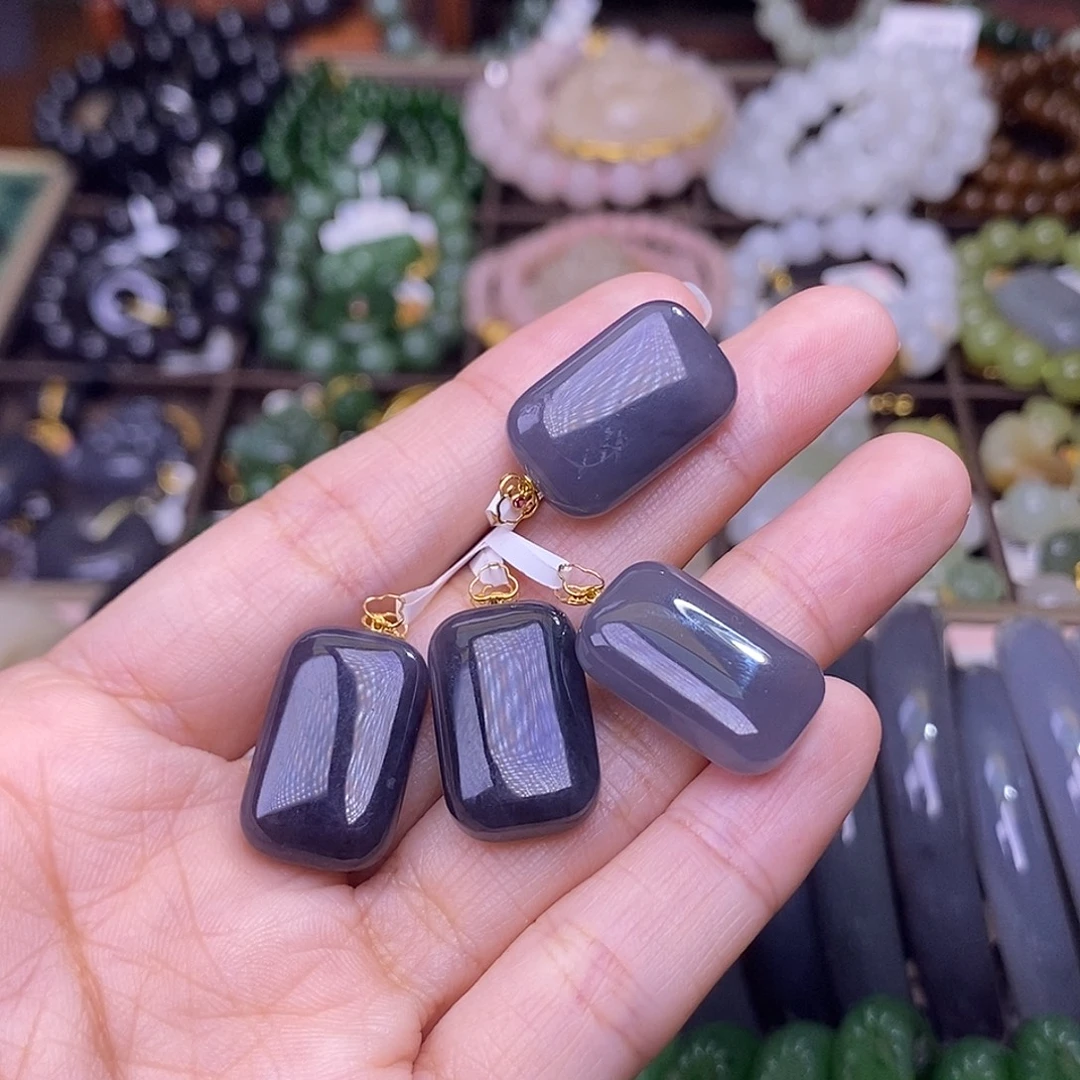 和田玉未镶嵌颈饰多样性发一 18.K金浓烟紫无事牌