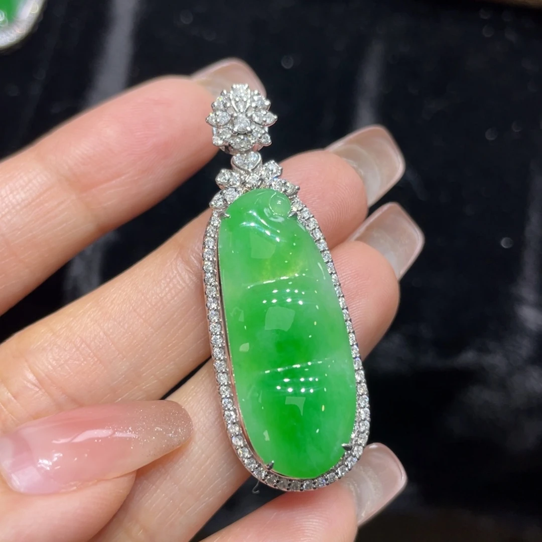 翡翠颈饰18K金镶嵌天然缅甸翡翠