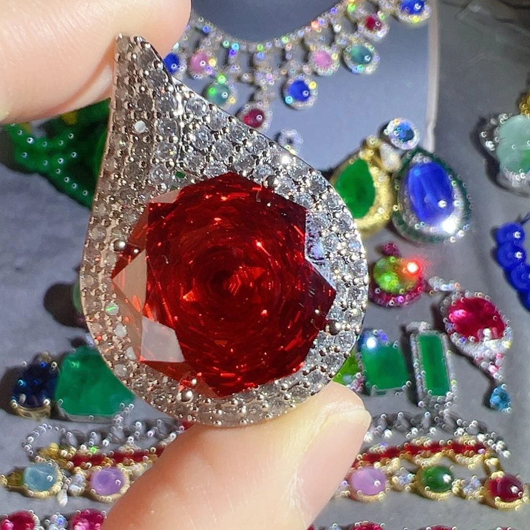 花岗石钨合金红色蓝色吊坠