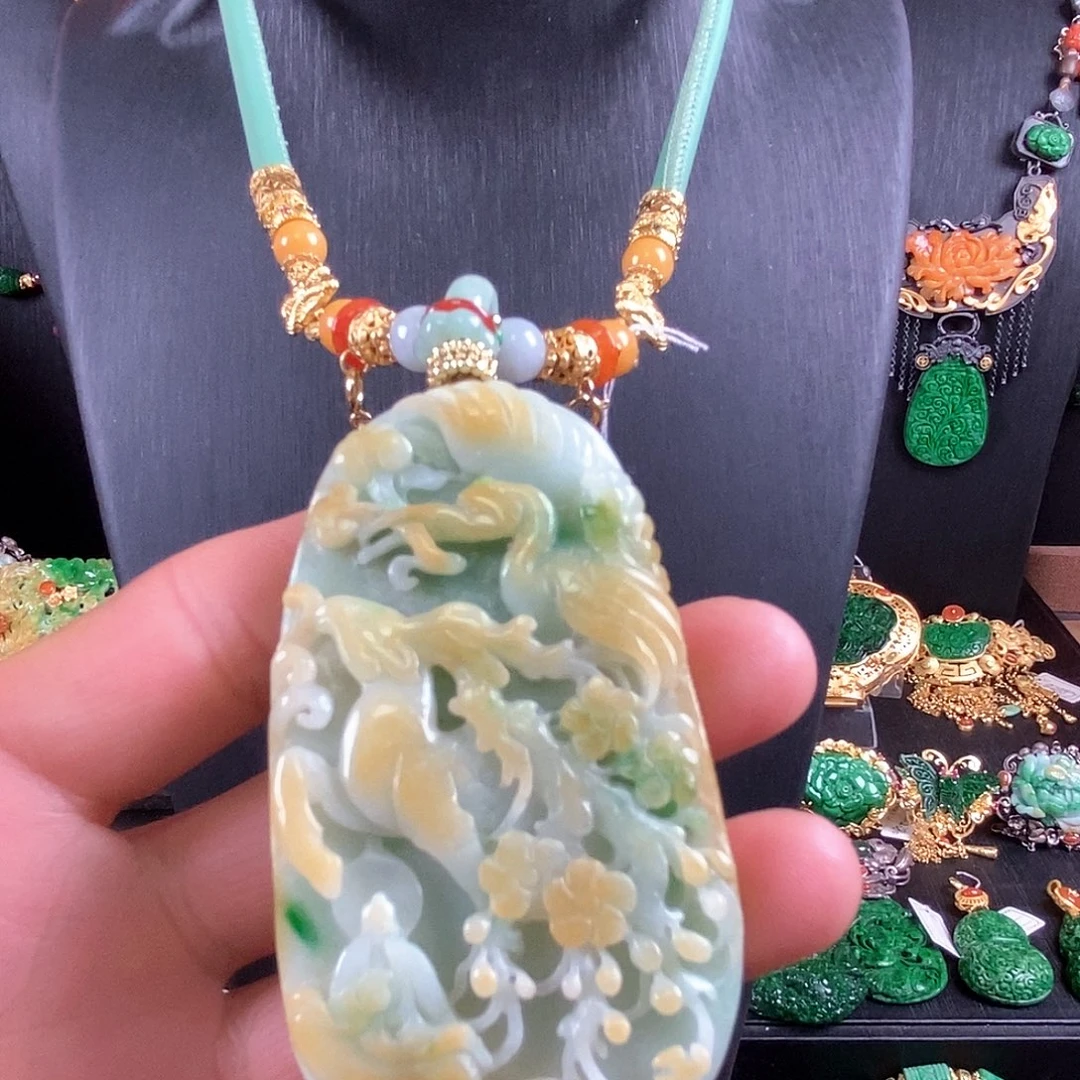 翡翠未镶嵌颈饰吊坠