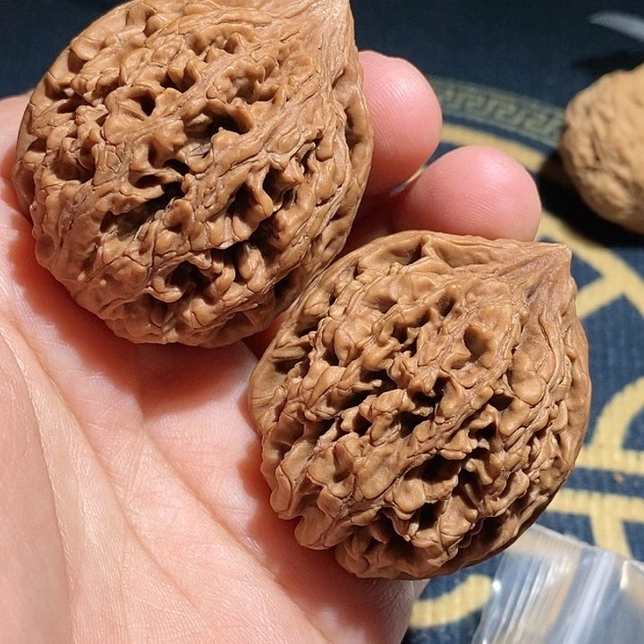 【闪购商品】文玩核桃吊坠流**月九龙筋