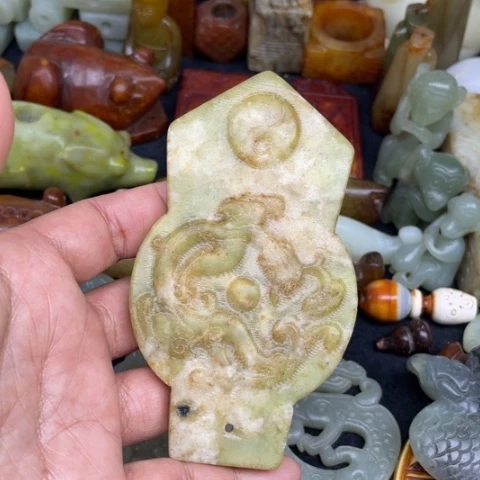 蛇纹石玉未镶嵌颈饰70