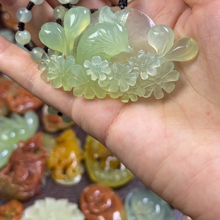 蛇纹石玉颈饰未镶嵌