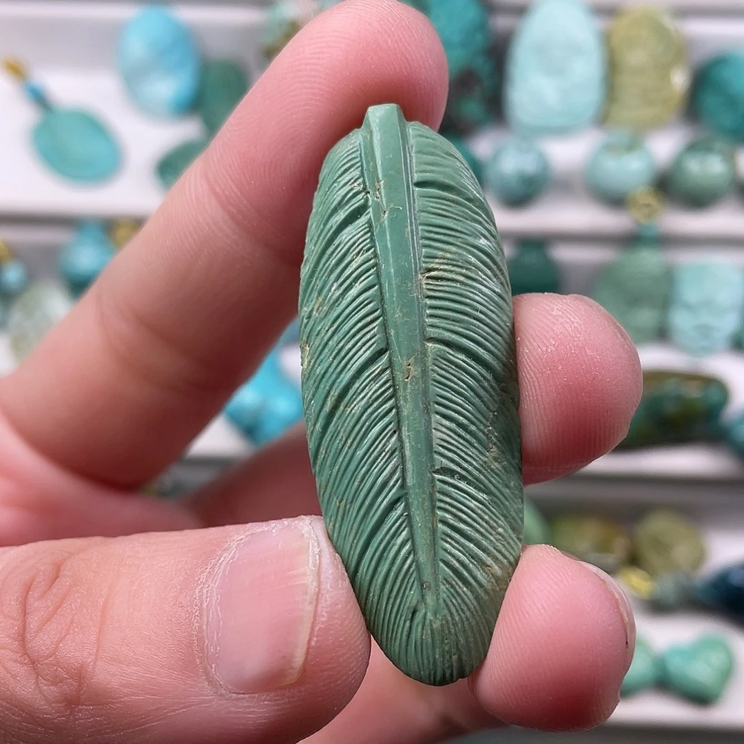 绿松石未镶嵌颈饰