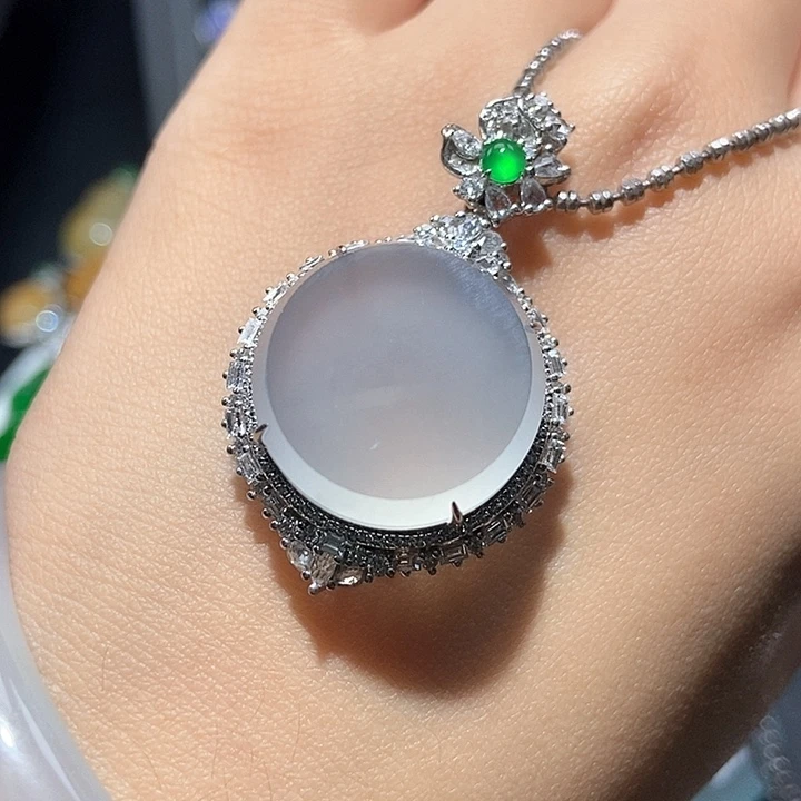 颈饰18K金镶嵌翡翠不含项链