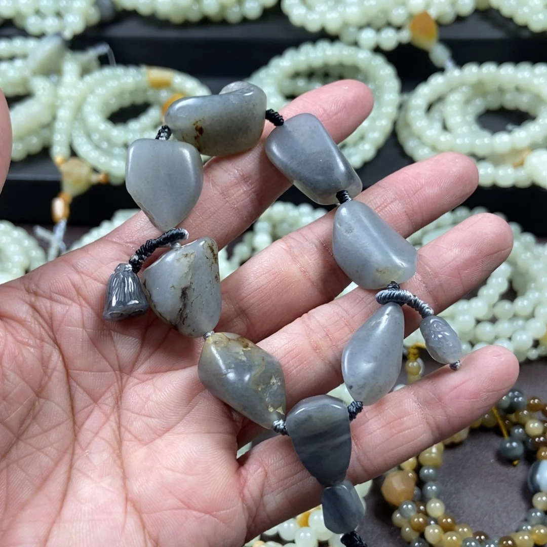 和田玉未镶嵌把件