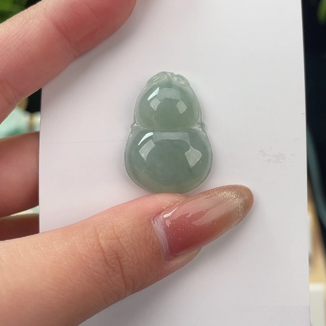 翡翠未镶嵌颈饰葫芦