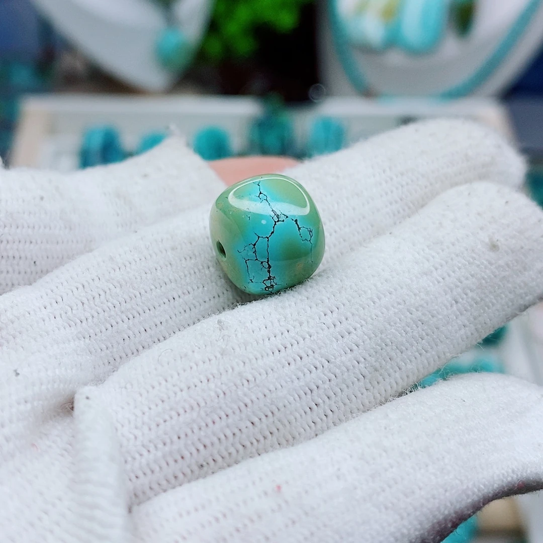 绿松石未镶嵌颈饰