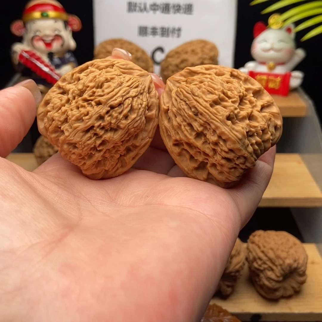 核桃把件正高炮39边42高 满身拉丝