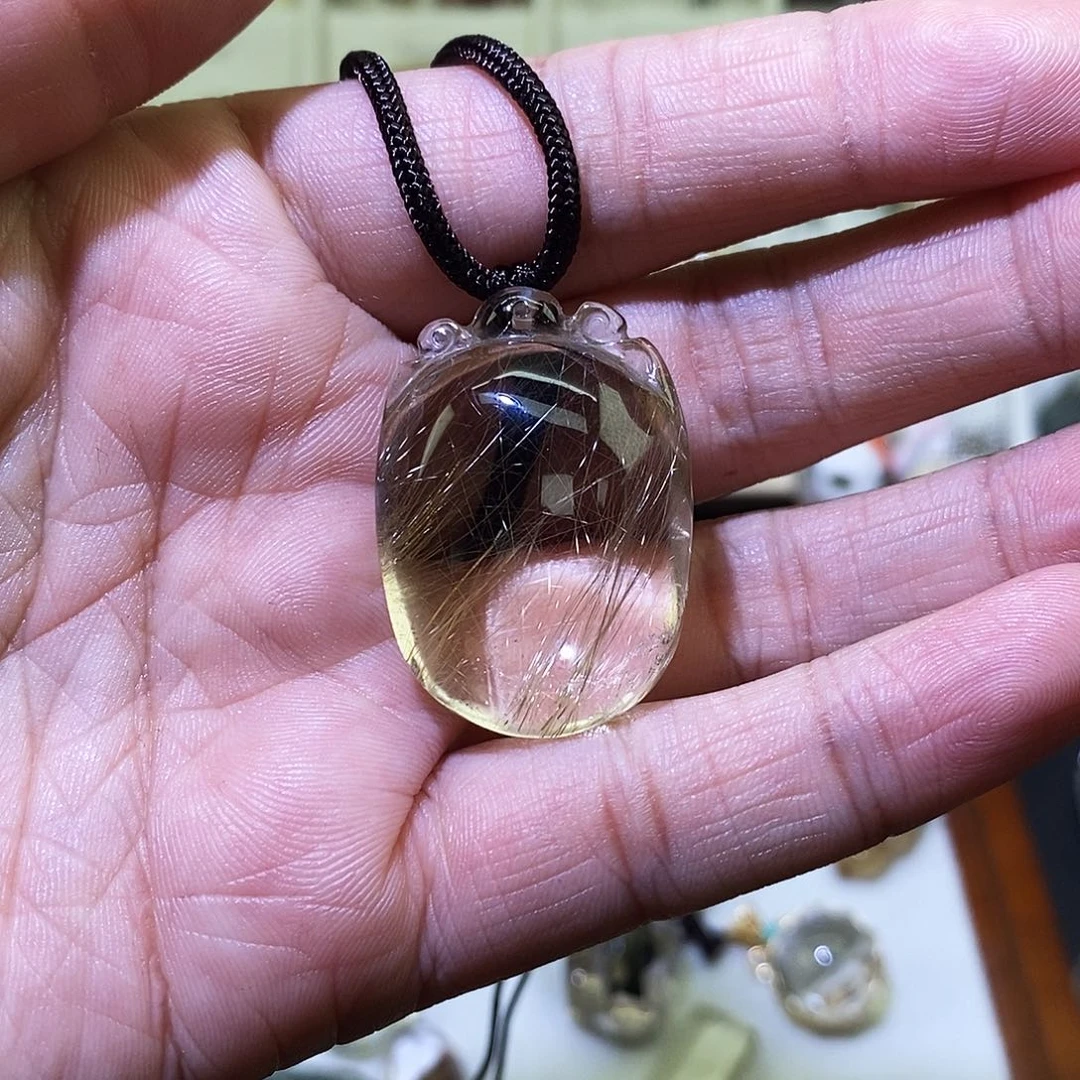 水晶吊坠(赠链)未镶嵌小****?